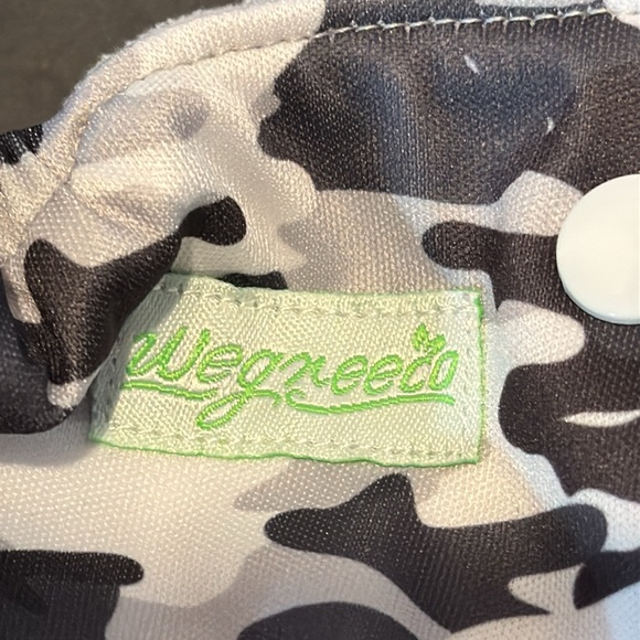 Lot of 3 Wegreeco Reusable Diapers - Picture 7 of 10